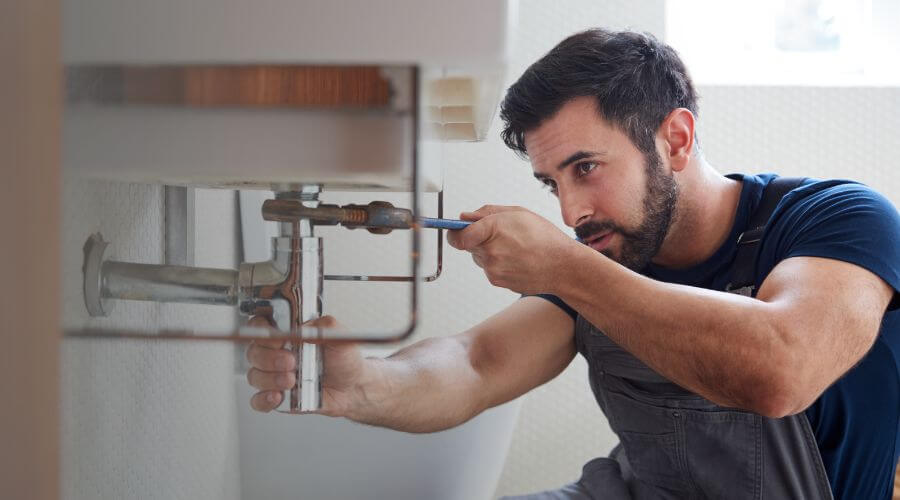Water heater thermostat replacement in Lizton, IN